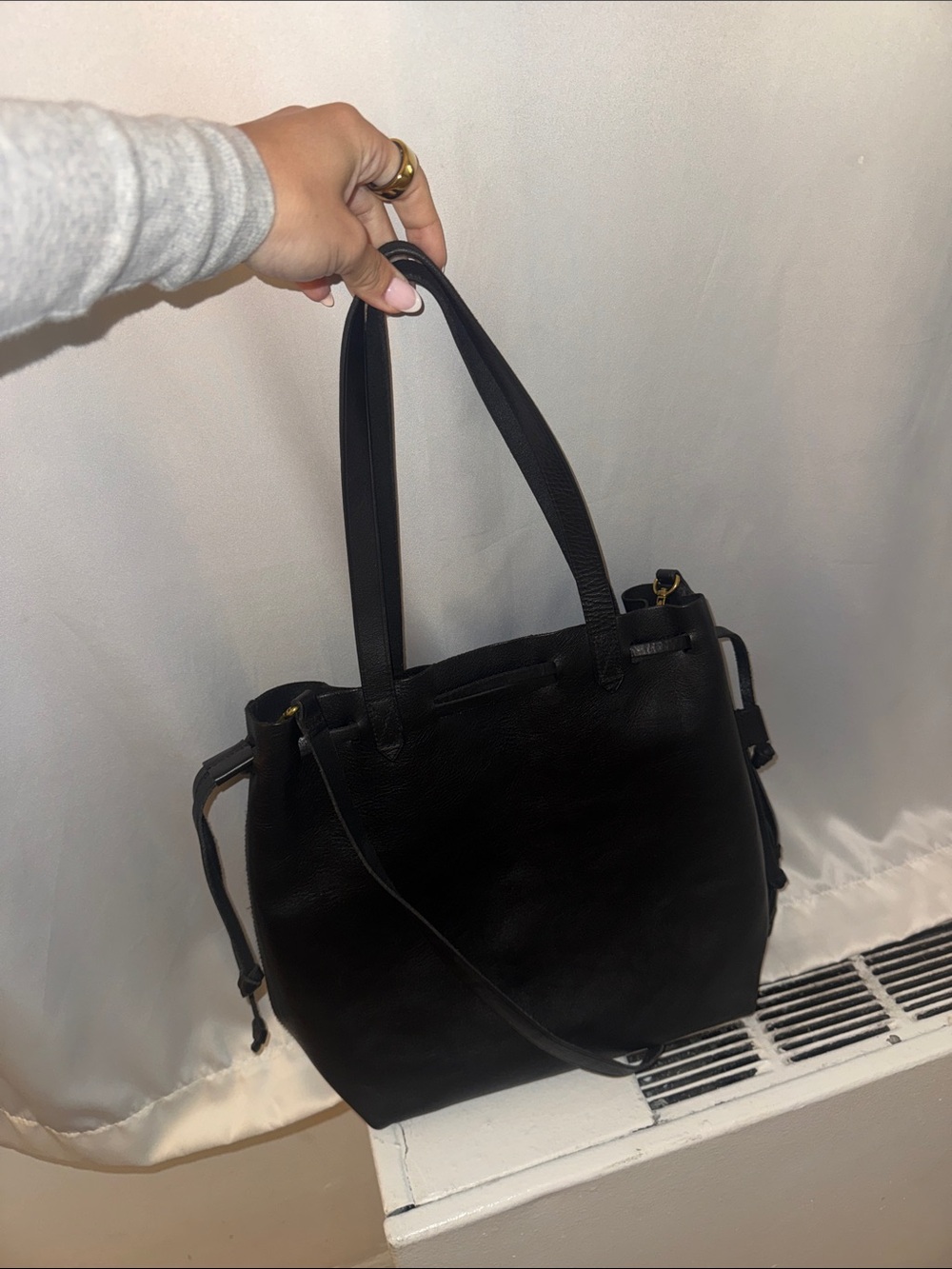 MADEWELL Black Leather Tote Bag – Classic Everyday Carry